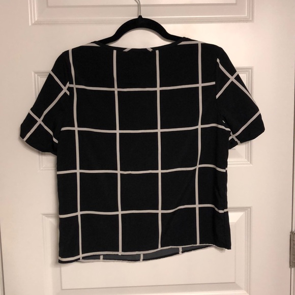 Geometric- Patterned Blouse (Size Medium) - Picture 2 of 5